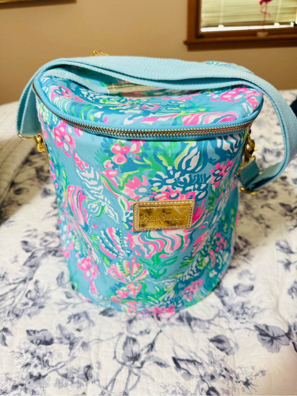 Lilly Pulitzer Blue Floral Barrel Crossbody cooler bag UIEC